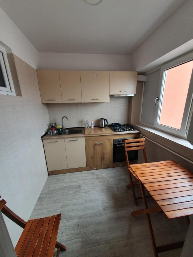 Apartament 3 Cam Grand Arena Bukarest Eksteriør billede