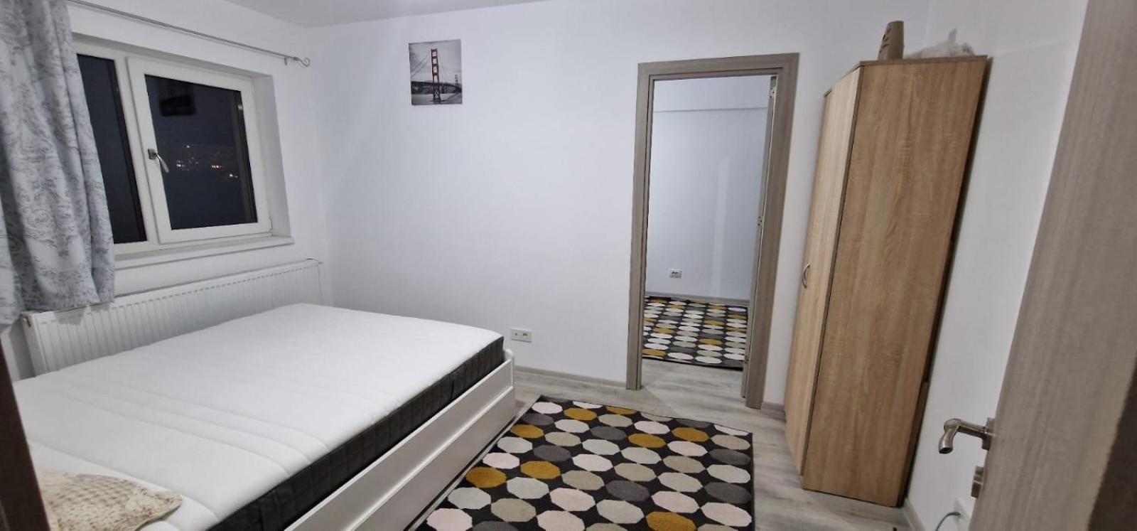 Apartament 3 Cam Grand Arena Bukarest Eksteriør billede