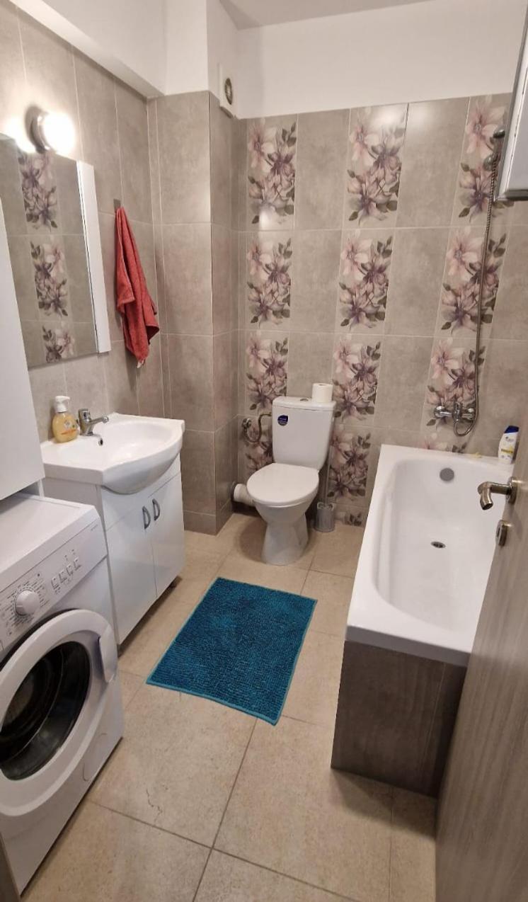 Apartament 3 Cam Grand Arena Bukarest Eksteriør billede