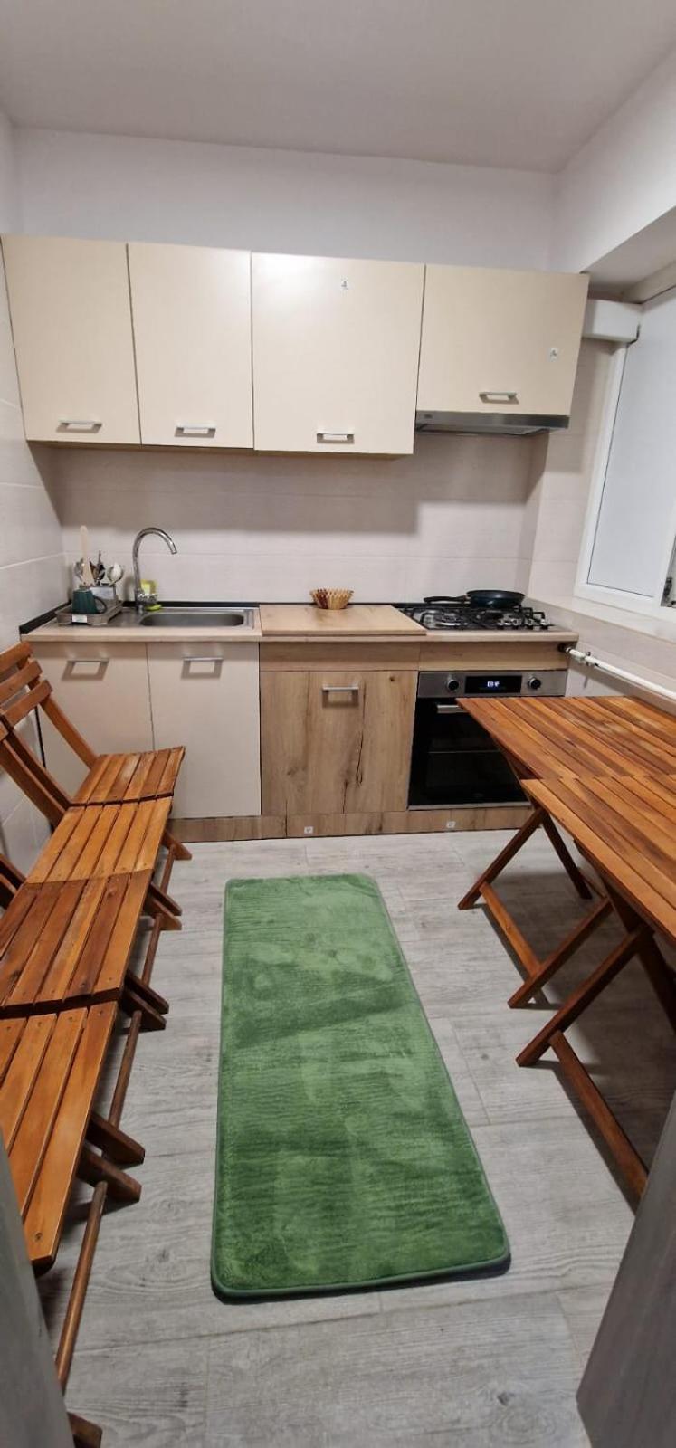 Apartament 3 Cam Grand Arena Bukarest Eksteriør billede